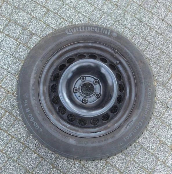4 Oryginalne Felgi stalowe Audi A4 B8 z oponami Continental zimowe A4 B8 r16 5x112 z bieżnikiem 7mm