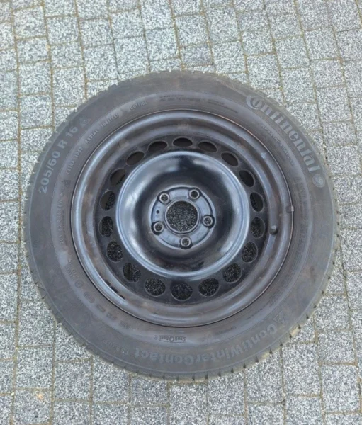 4 Oryginalne Felgi stalowe Audi A4 B8 z oponami Continental zimowe A4 B8 r16 5x112 z bieżnikiem 7mm