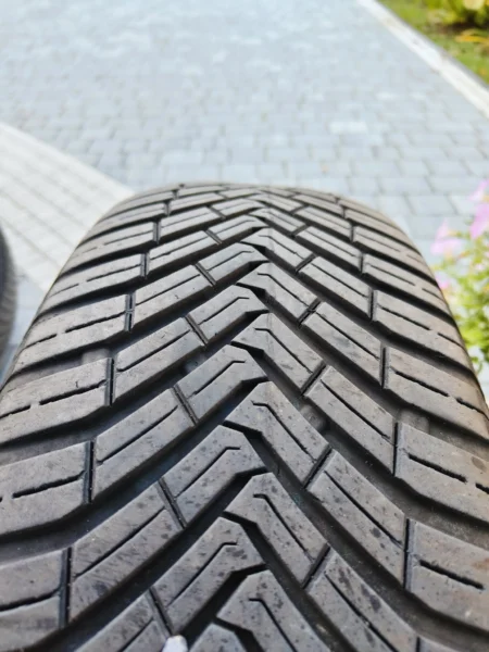 Opony całoroczne 215/65 R16