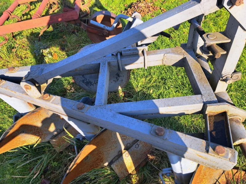 Pług 3 skibowy