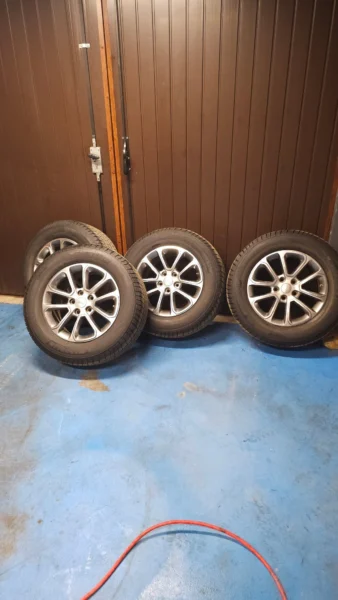 Koła zimowe jeep 2000 zł