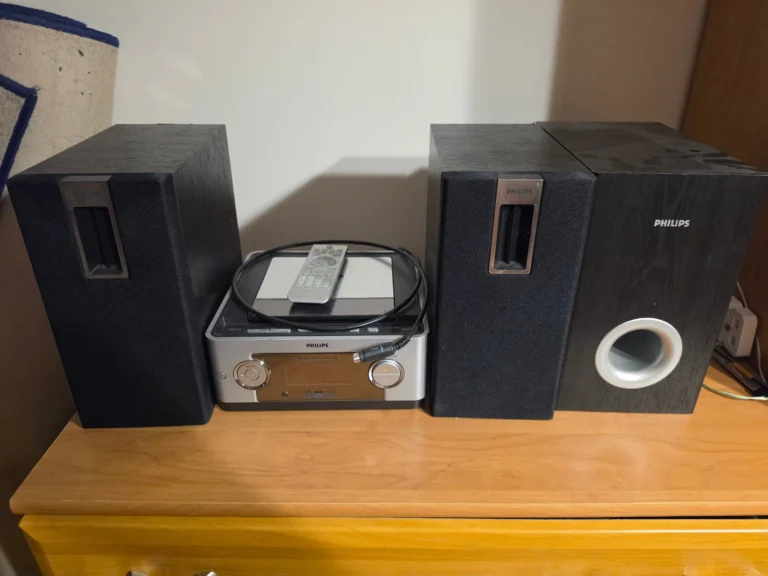 Wieża Philips z DVD i subwooferem