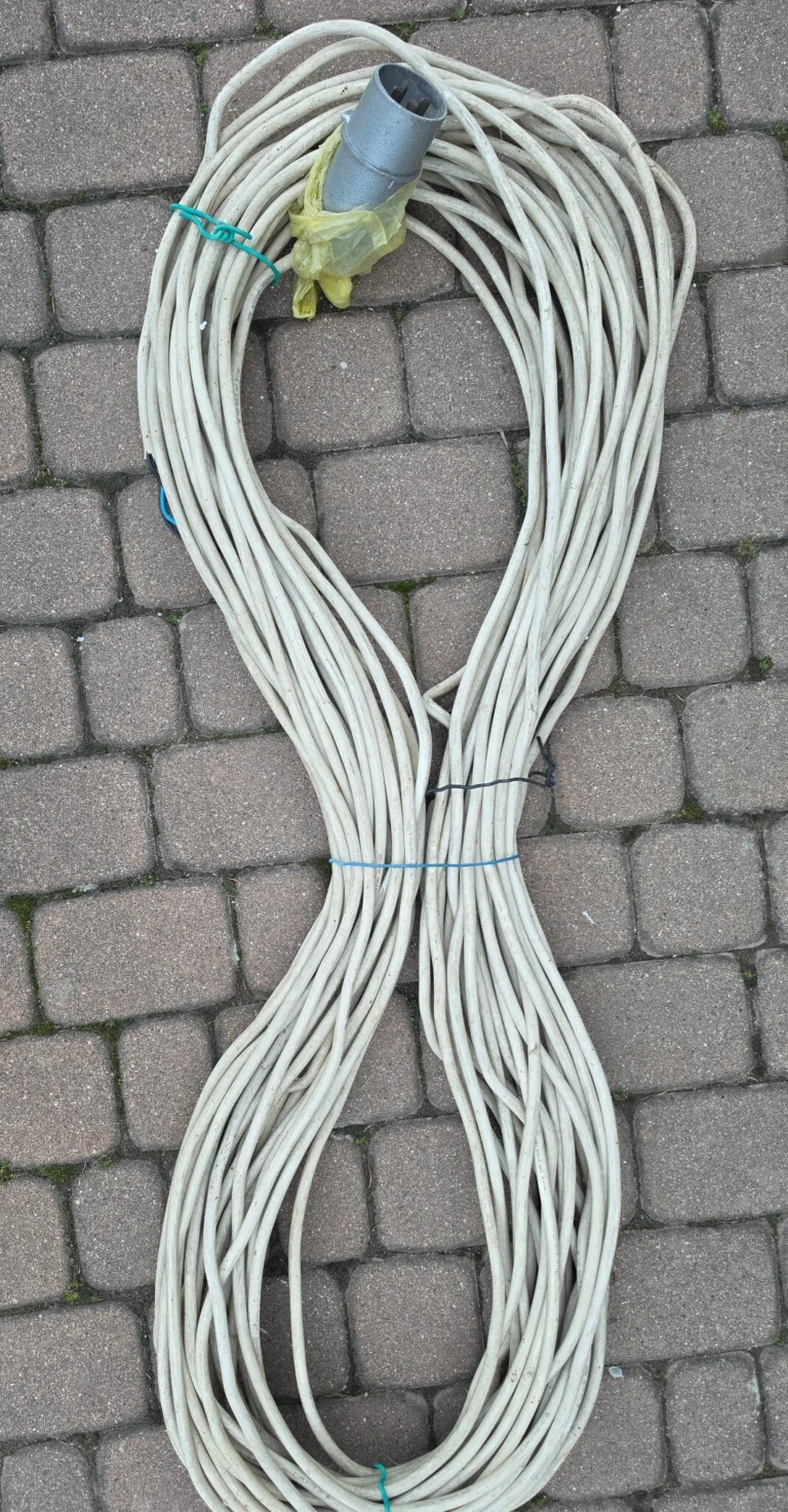 Przewód elektryczny 4x2,5 "siła " z wtyczkami i gniazdami, pozostały po budowie