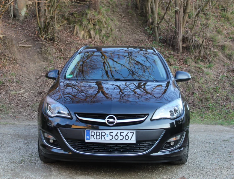 Opel Astra J Sports Tourer 1.4 Turbo 140KM 2013r. Benzyna