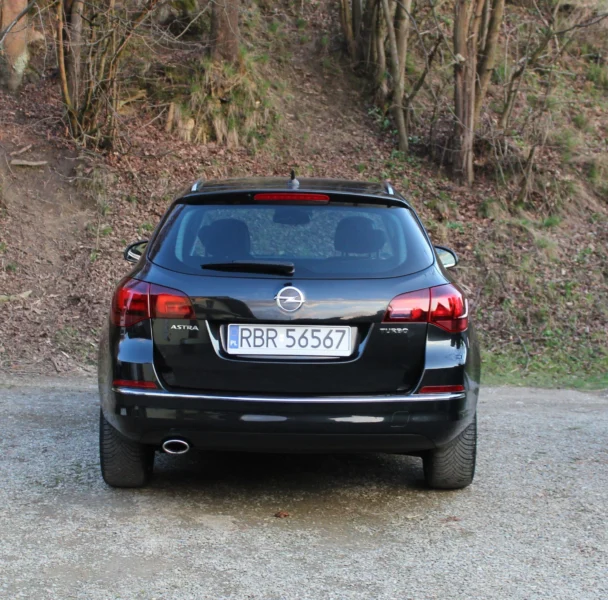 Opel Astra J Sports Tourer 1.4 Turbo 140KM 2013r. Benzyna