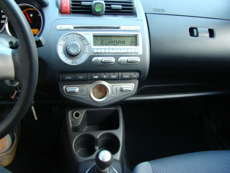 Honda Jazz II 1.3 16V 83 KM (benzyna, klimatyzacja aut. ) - 2006 r.