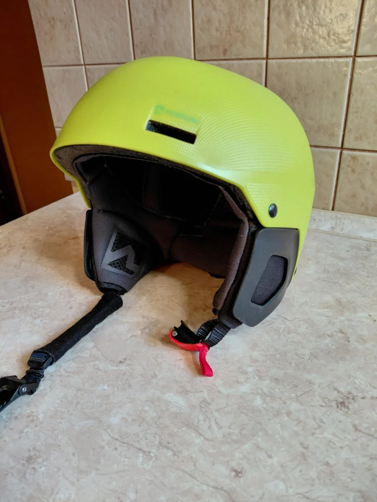 Kask narciarski