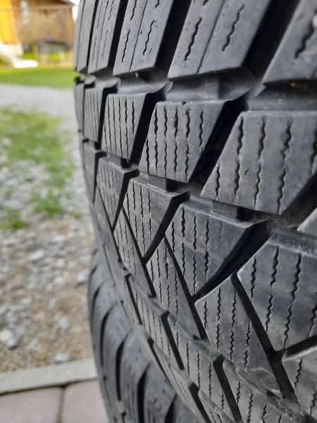 Opony zimowe 235/65 R17