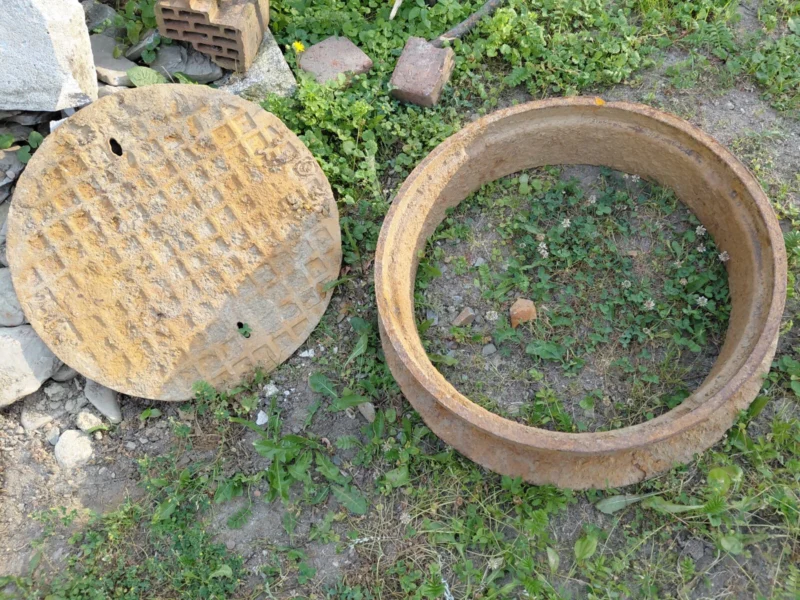 Właz żeliwny