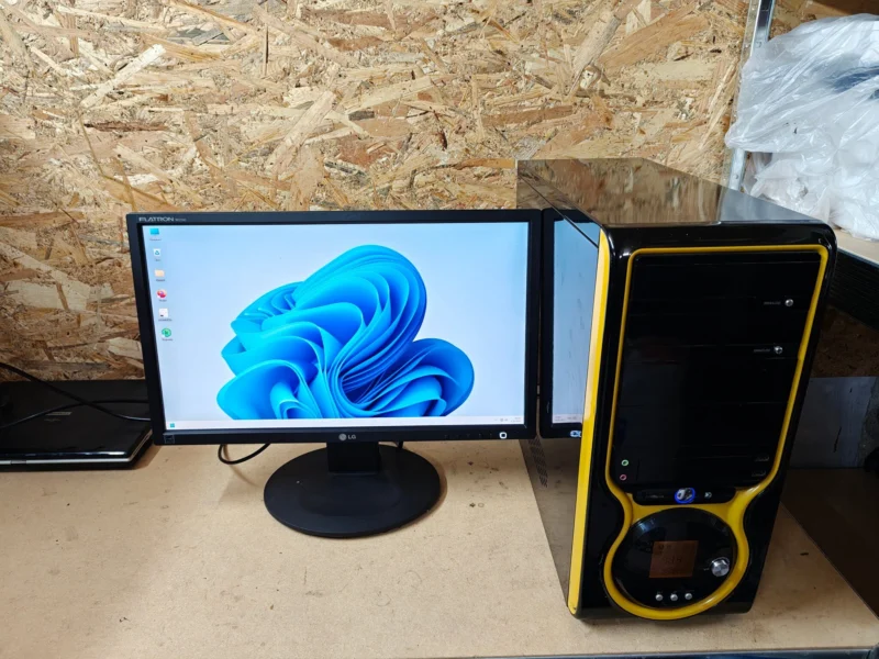Komputer Stacjonarny PC 6-rdzeniowy SSD + Monitor