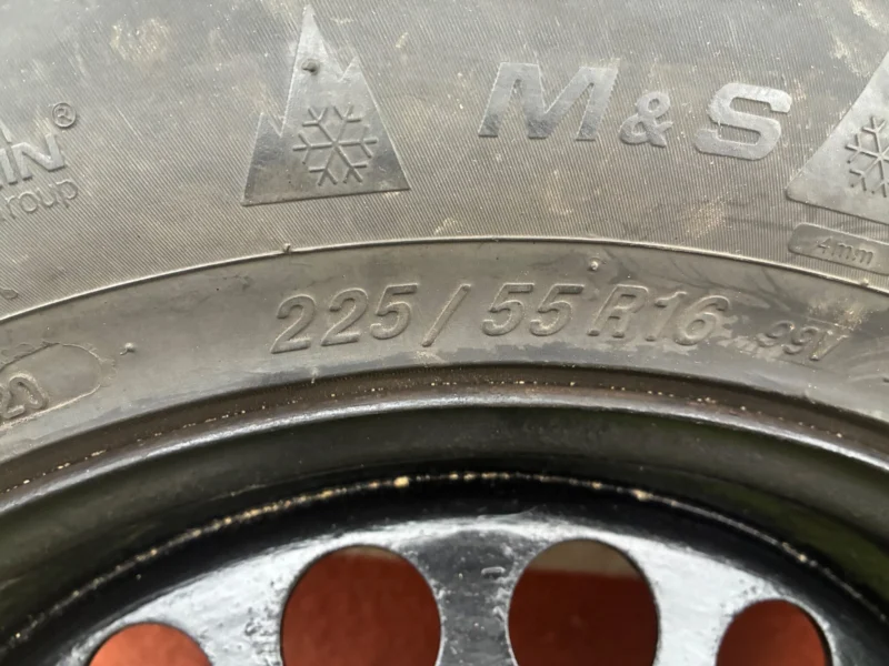 225/55/16 z felgami Opel