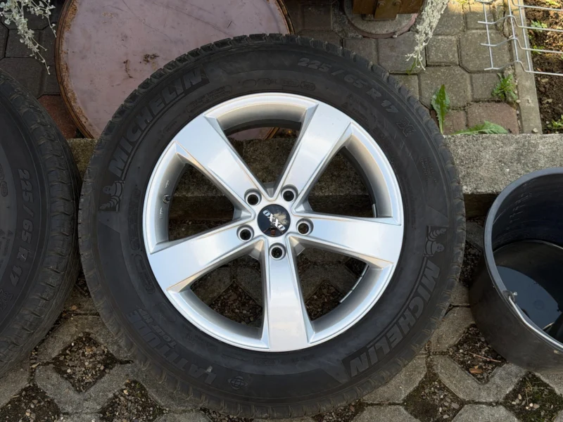 Koła Alufelgi 5x114,3 R17 OXXO 7J ET39 60,1 + 225/65 Michelin GRATIS