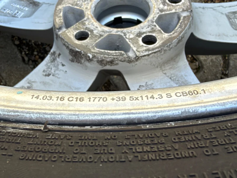 Koła Alufelgi 5x114,3 R17 OXXO 7J ET39 60,1 + 225/65 Michelin GRATIS