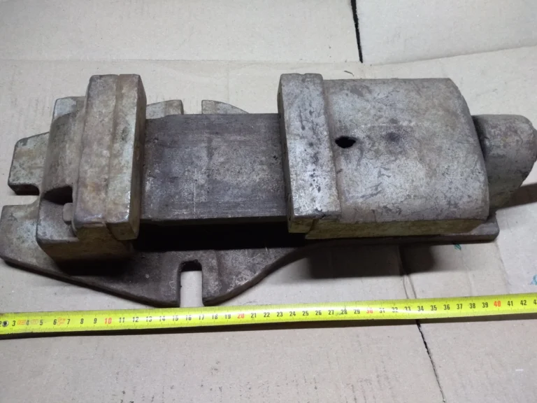 Imadło maszynowe do naprawy duże prl PRL 18kg wagi 120mm szczęki imadło stołowe