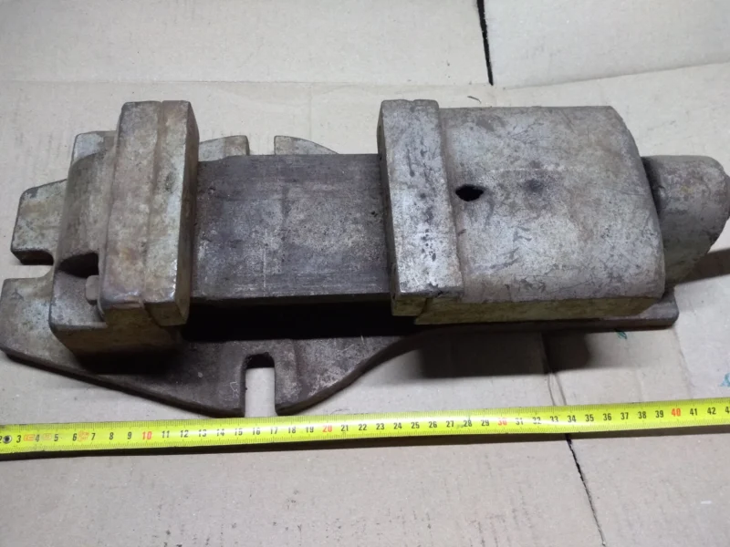 Imadło maszynowe do naprawy duże prl PRL 18kg wagi 120mm szczęki imadło stołowe
