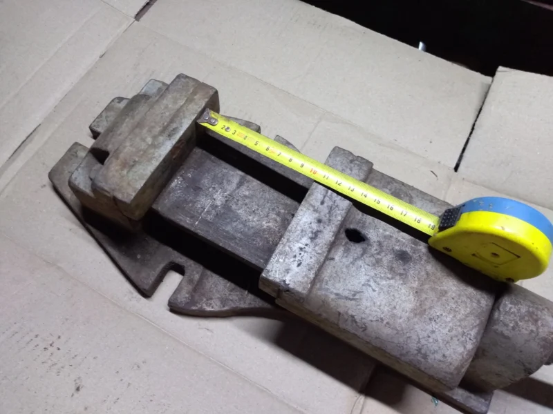 Imadło maszynowe do naprawy duże prl PRL 18kg wagi 120mm szczęki imadło stołowe