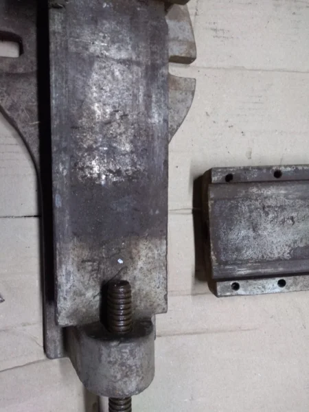Imadło maszynowe do naprawy duże prl PRL 18kg wagi 120mm szczęki imadło stołowe