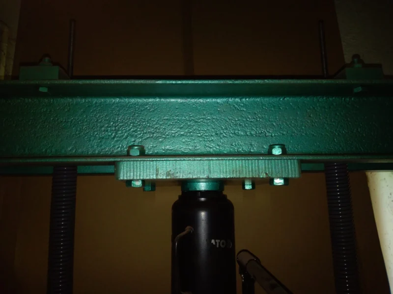 Prasa hydrauliczna ZREMB PRL Potężna 40 ton