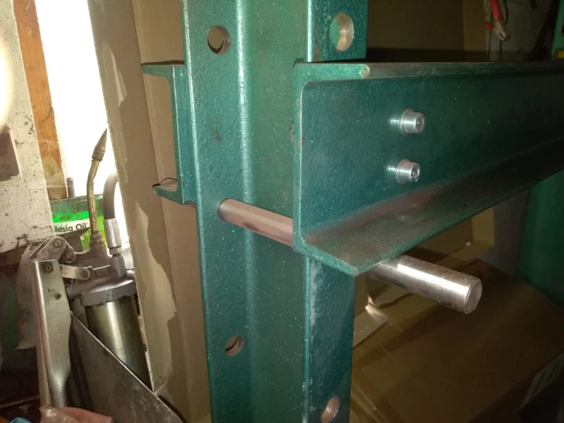 Prasa hydrauliczna ZREMB PRL Potężna 40 ton