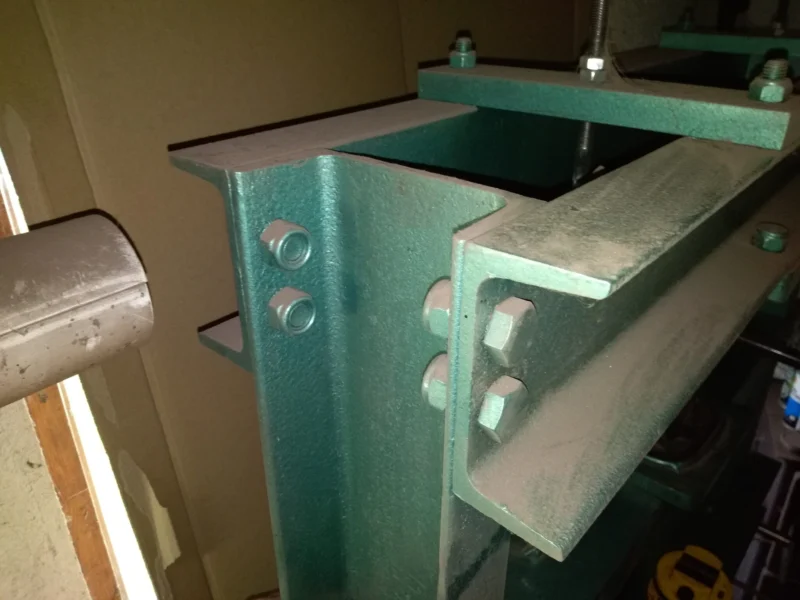 Prasa hydrauliczna ZREMB PRL Potężna 40 ton