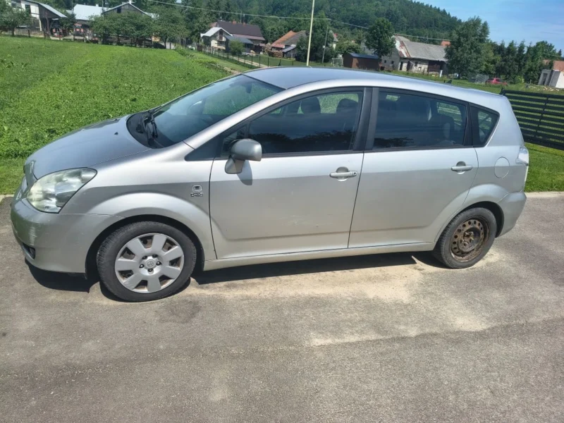 Toyota Corolla Verso 2005
