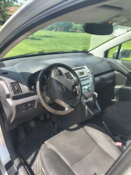 Toyota Corolla Verso 2005