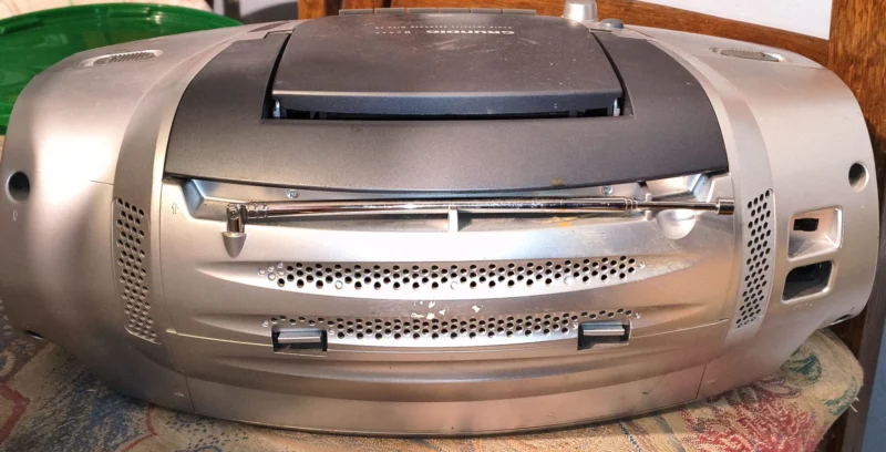 Radiomagnetofon z CD Grundig BEEZZ