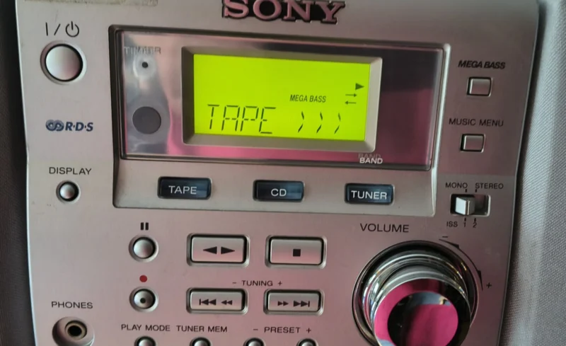 Wieża Sony CMT-EP50 z głośnikami CD, kaseta, radiem