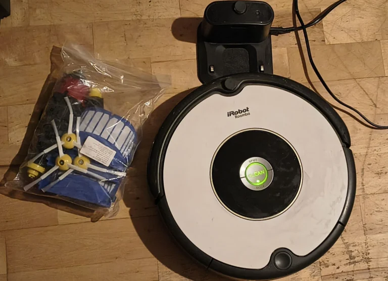 Robot sprzątający IROBOT Roomba 605 + zapasowe akcesoria