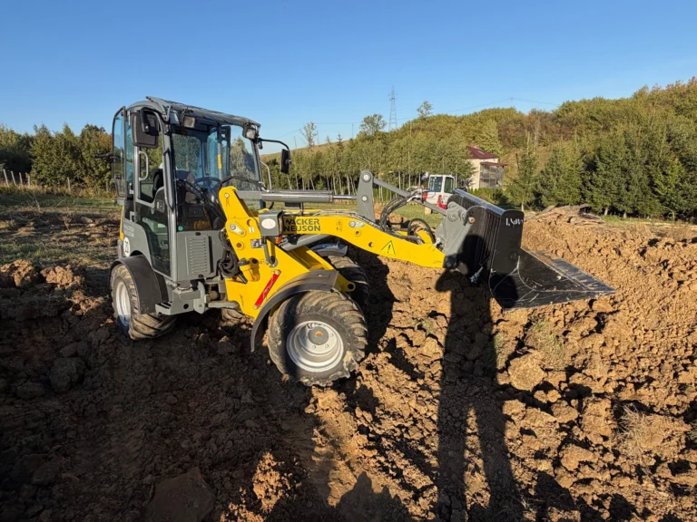 Wynajem ladowarki kolowej wacker neuson 4x4 lyzka i widly