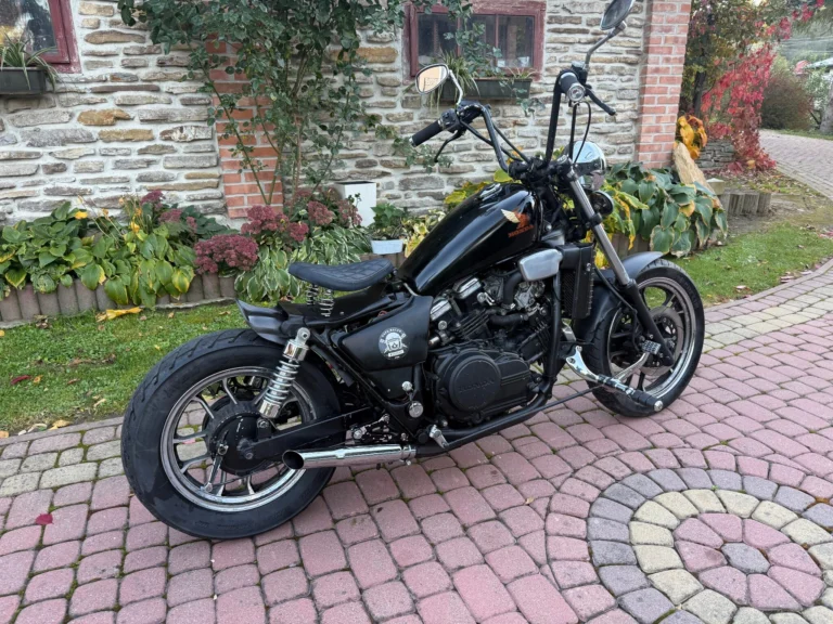 Honda Magna VF 750 Bobber