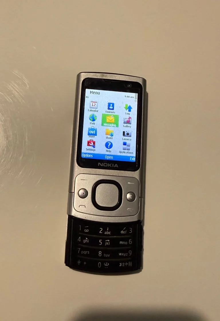 Nokia 6700 Slide