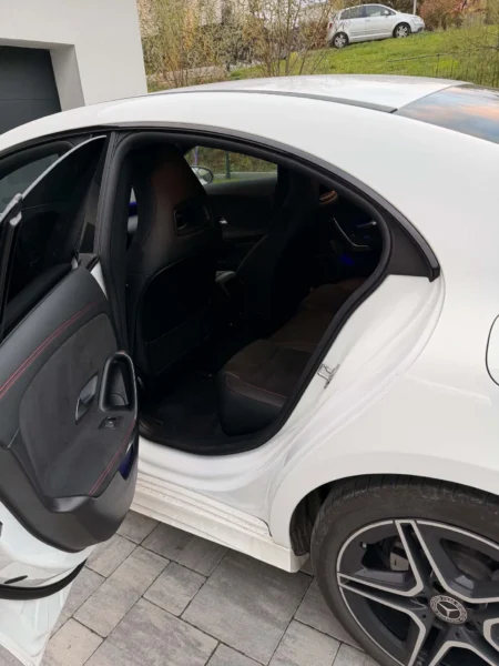Piekny Mercedes CLA 200 Coupe