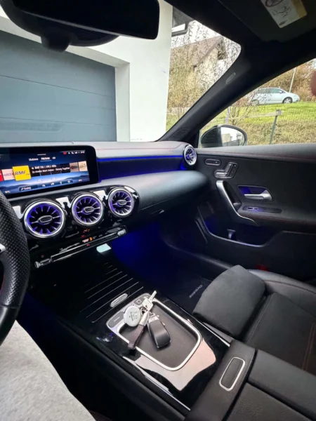Piekny Mercedes CLA 200 Coupe