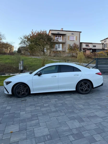 Piekny Mercedes CLA 200 Coupe