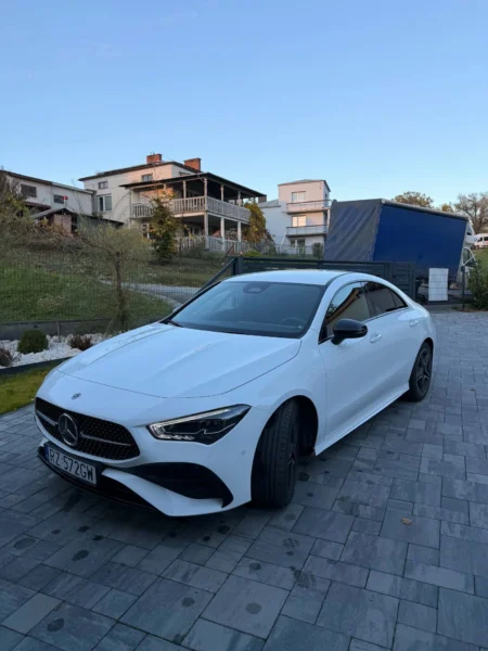 Piekny Mercedes CLA 200 Coupe