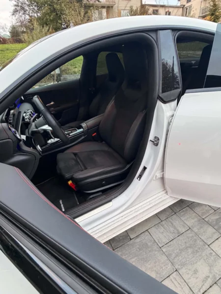 Piekny Mercedes CLA 200 Coupe