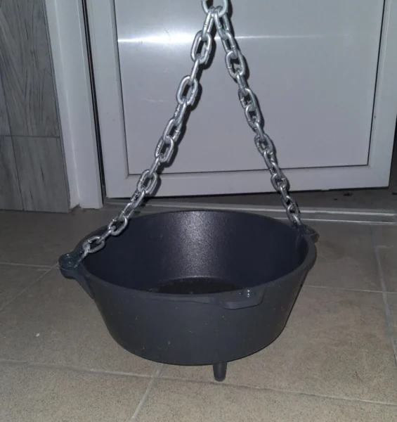 Kociołek wiszący na kwiaty