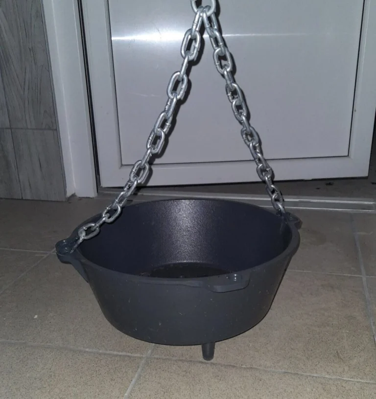 Kociołek wiszący na kwiaty