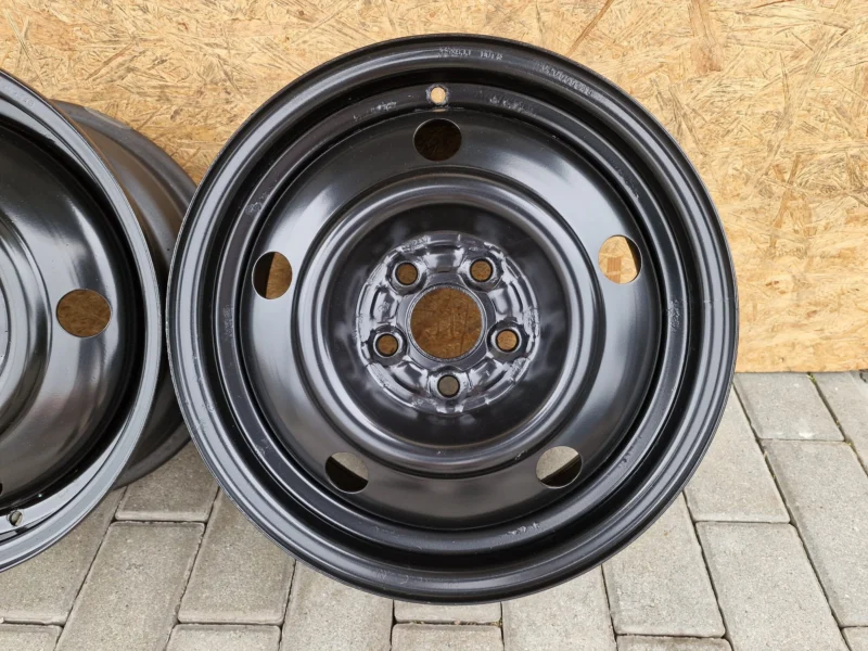 Felgi stalowe 5x100 15 cali et 48 Subaru Oryginalne Super stan Bez rdzy