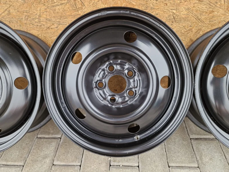 Felgi stalowe 5x100 15 cali et 48 Subaru Oryginalne Super stan Bez rdzy