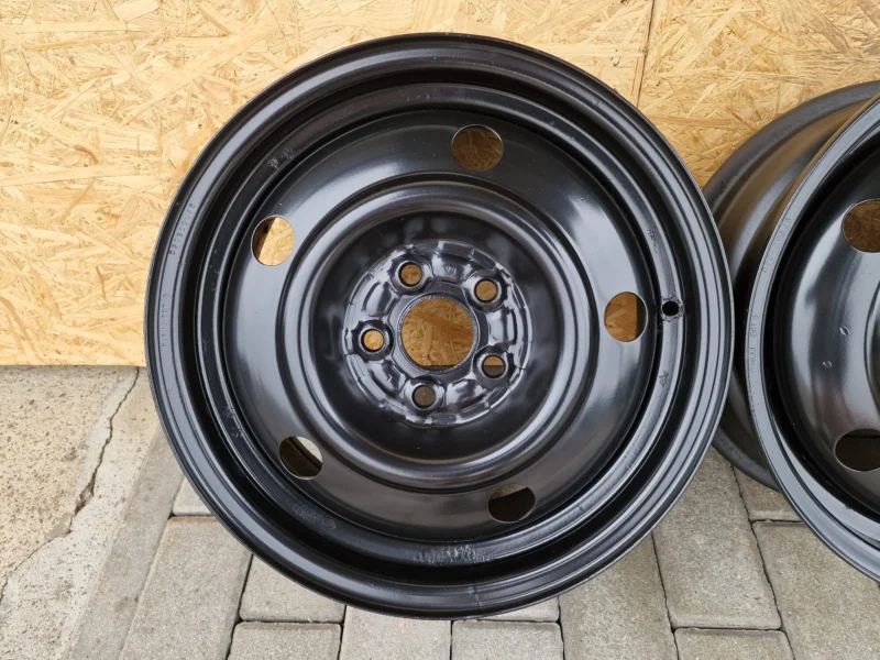 Felgi stalowe 5x100 15 cali et 48 Subaru Oryginalne Super stan Bez rdzy