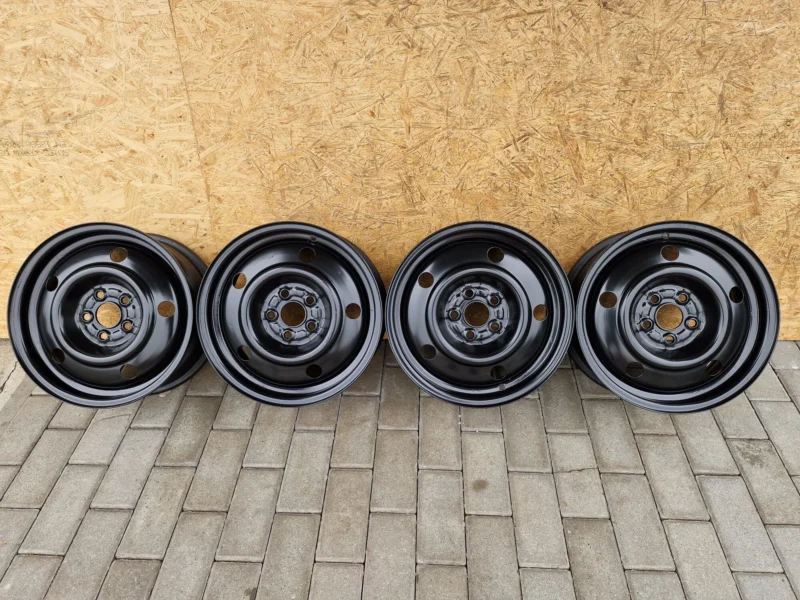 Felgi stalowe 5x100 15 cali et 48 Subaru Oryginalne Super stan Bez rdzy
