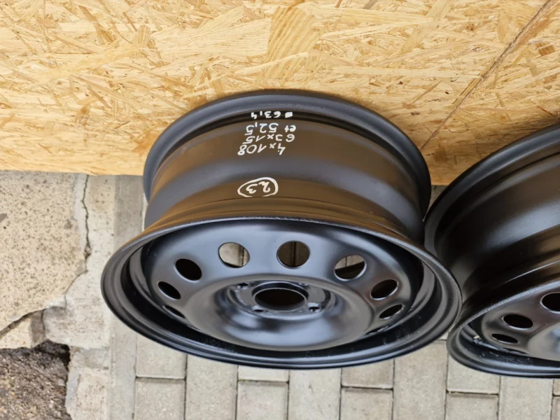 Felgi stalowe 4x108 15 cali et 52,5 Ford Fiesta Mazda 2 Oryginalne Super stan Bez rdzy