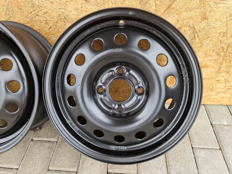 Felgi stalowe 4x108 15 cali et 52,5 Ford Fiesta Mazda 2 Oryginalne Super stan Bez rdzy