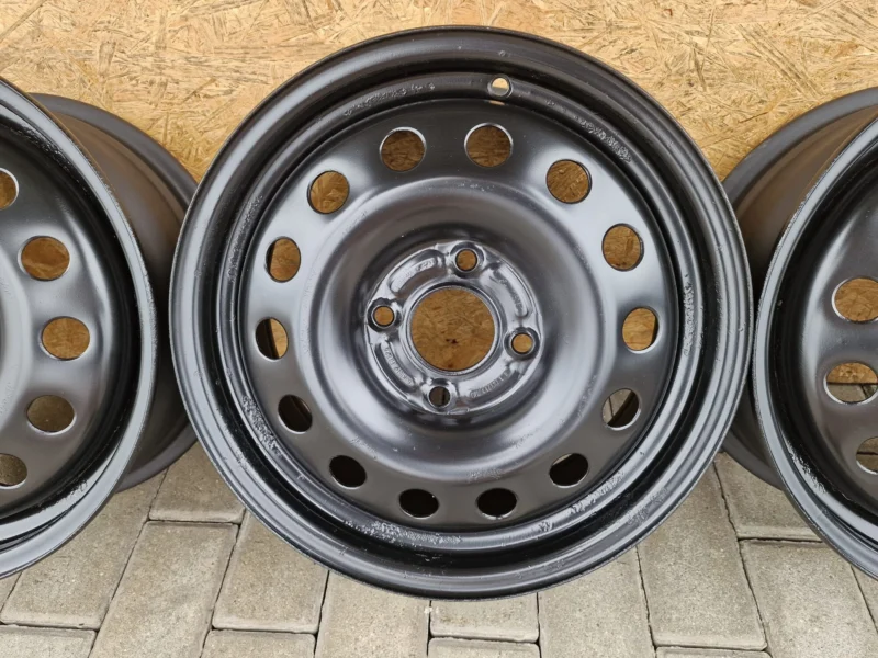 Felgi stalowe 4x108 15 cali et 52,5 Ford Fiesta Mazda 2 Oryginalne Super stan Bez rdzy