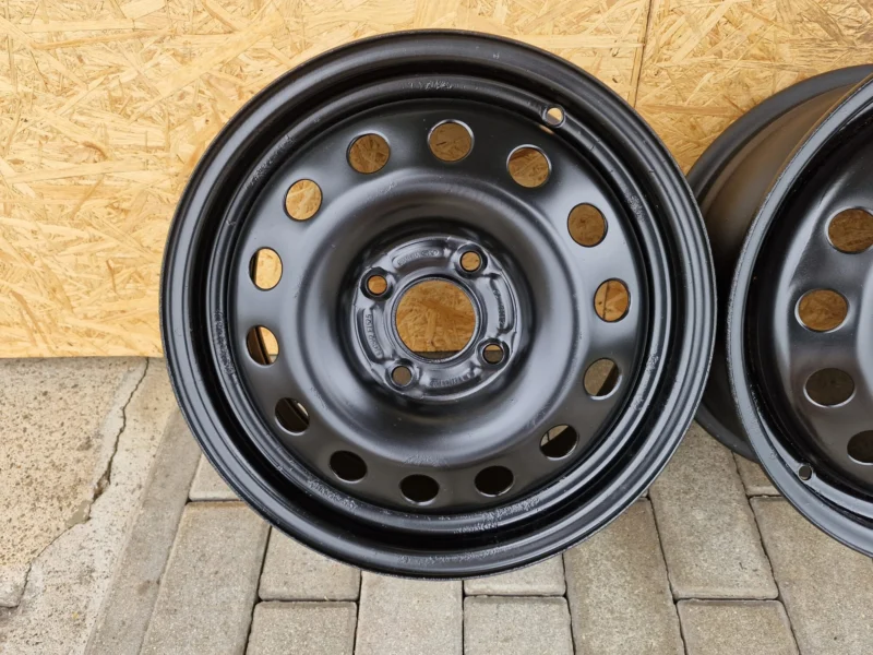 Felgi stalowe 4x108 15 cali et 52,5 Ford Fiesta Mazda 2 Oryginalne Super stan Bez rdzy