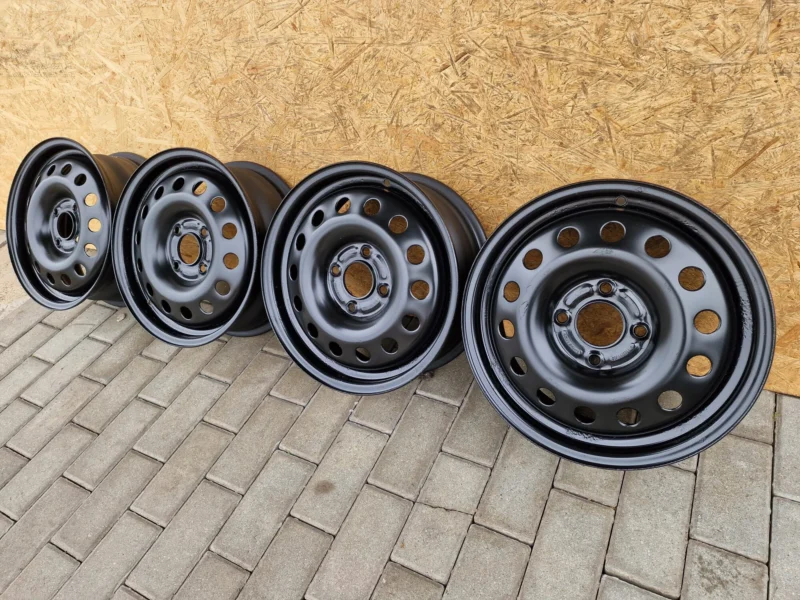 Felgi stalowe 4x108 15 cali et 52,5 Ford Fiesta Mazda 2 Oryginalne Super stan Bez rdzy