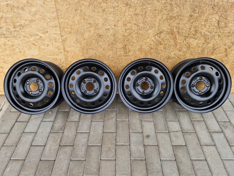 Felgi stalowe 4x108 15 cali et 52,5 Ford Fiesta Mazda 2 Oryginalne Super stan Bez rdzy