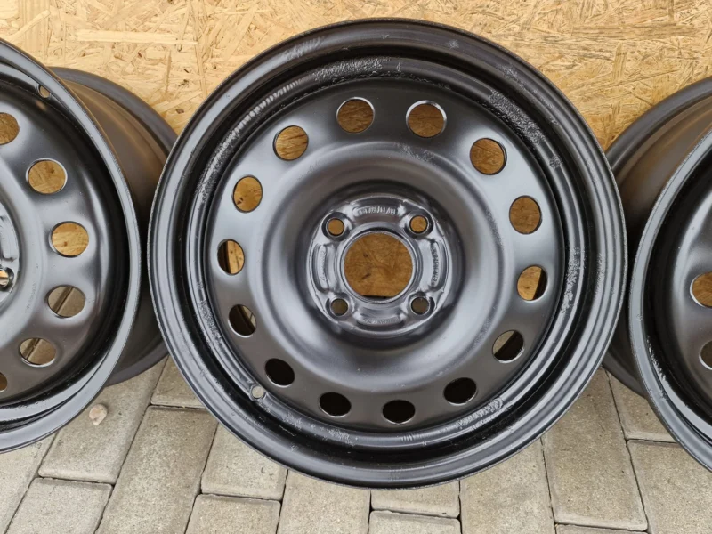 Felgi stalowe 4x108 15 cali et 52,5 Ford Fiesta Mazda 2 Oryginalne Super stan Bez rdzy